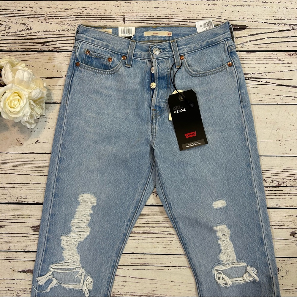 Levi's Luxor Found Out Wedgie distressed ripped jeans NWT - Picture 6 of 7